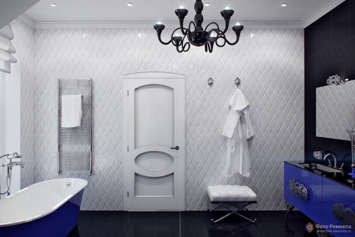 Ванная с белой плиткой