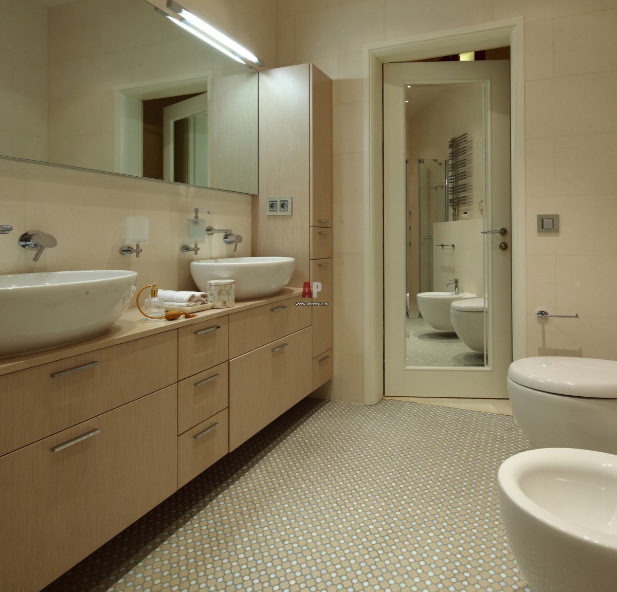 Две раковины в ванной