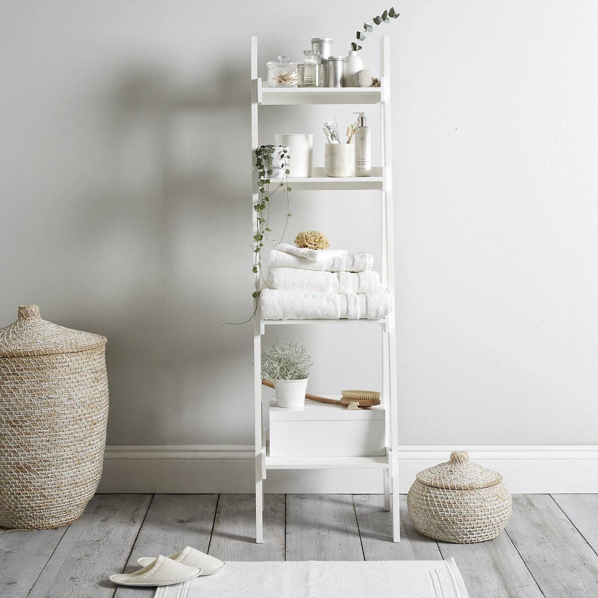 Крючки в ванную для мочалок