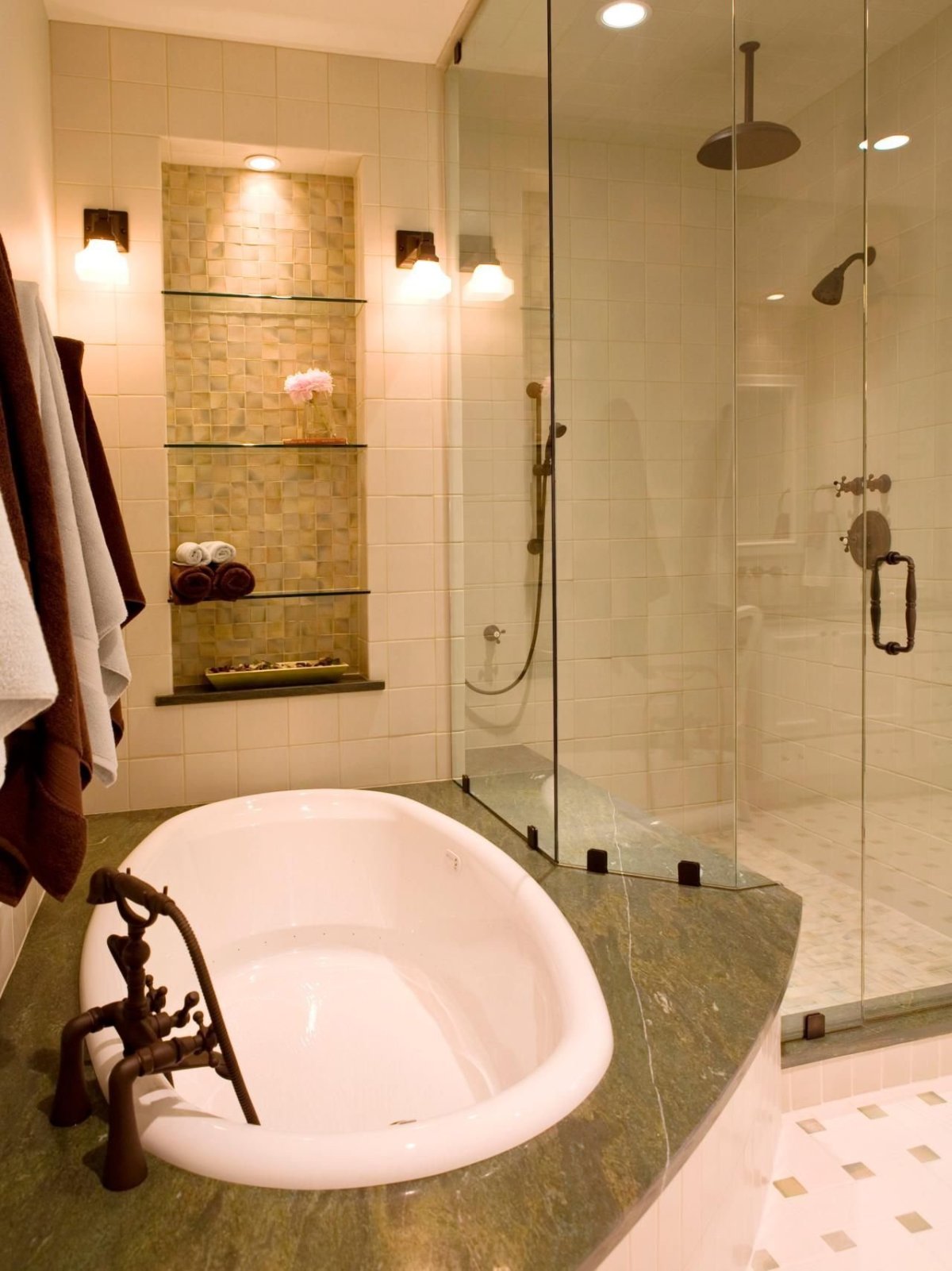 Душевые кабины из мозаики