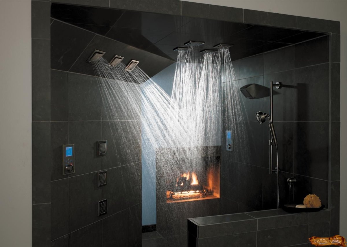 Огромная красивая душевая комната