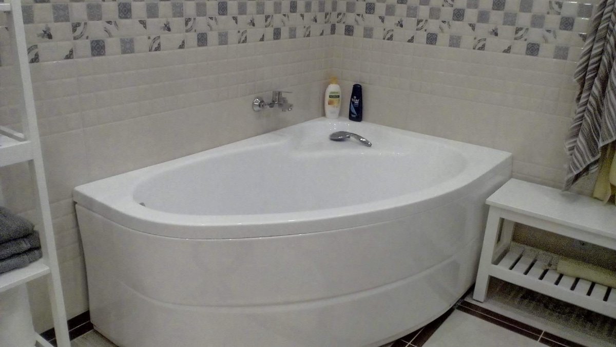 Угловая ванна в хрущевке