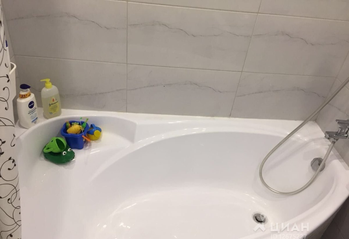 Ванна в хрущевке в персиковых тонах