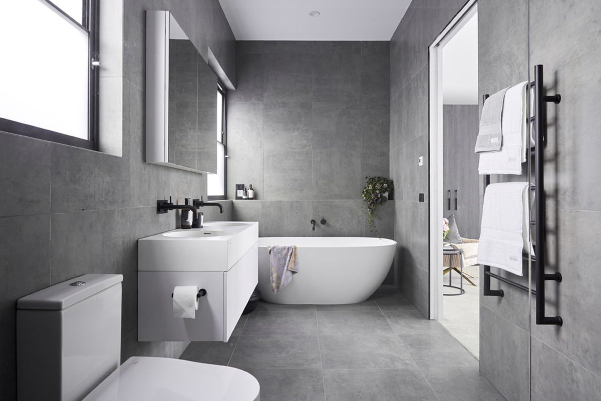 серый интерьер ванной комнаты
