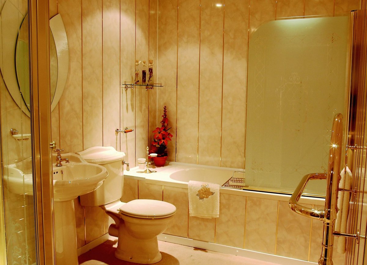 Ванна отделанная пластиковыми панелями