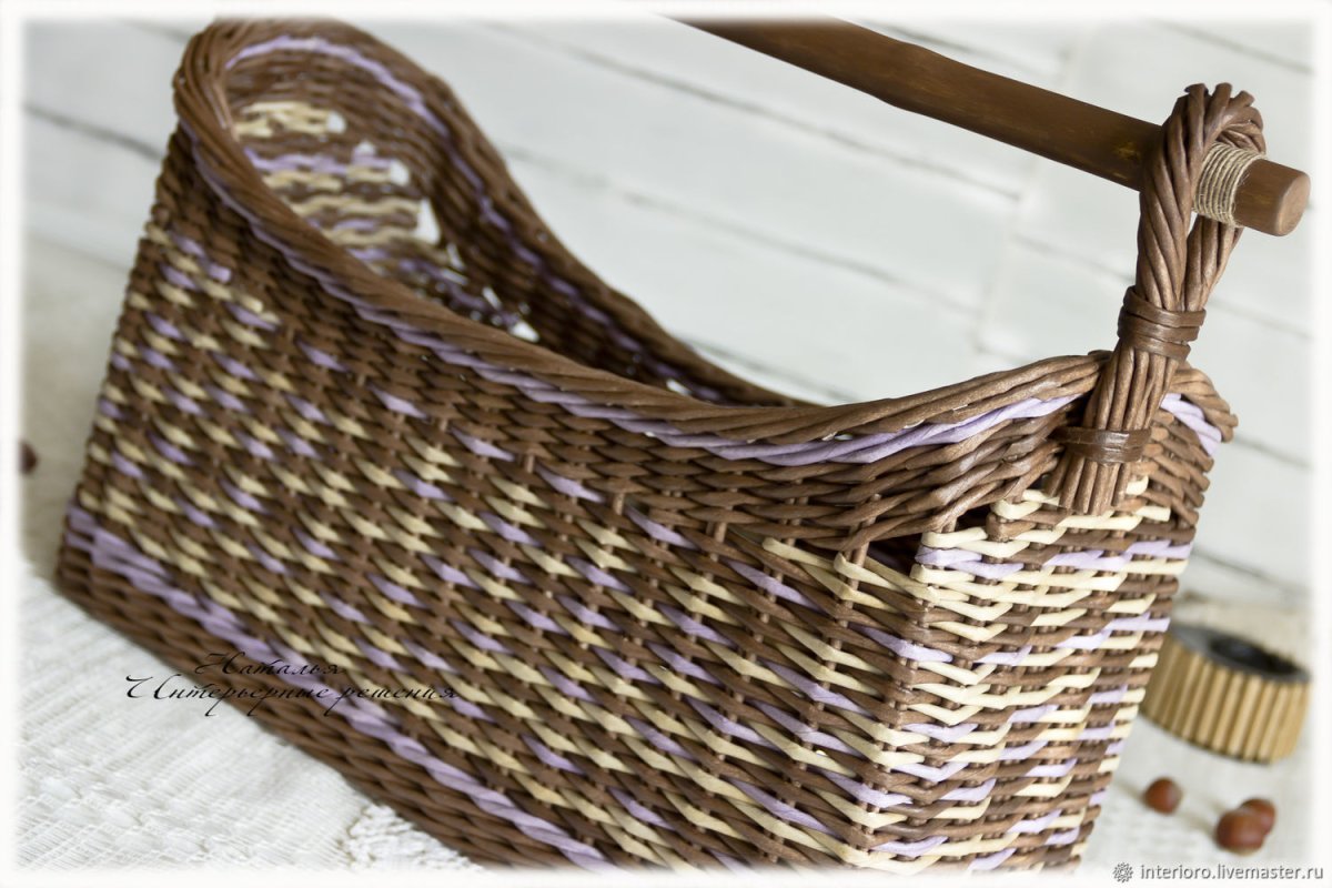 Корзина с полотенцами в ванной