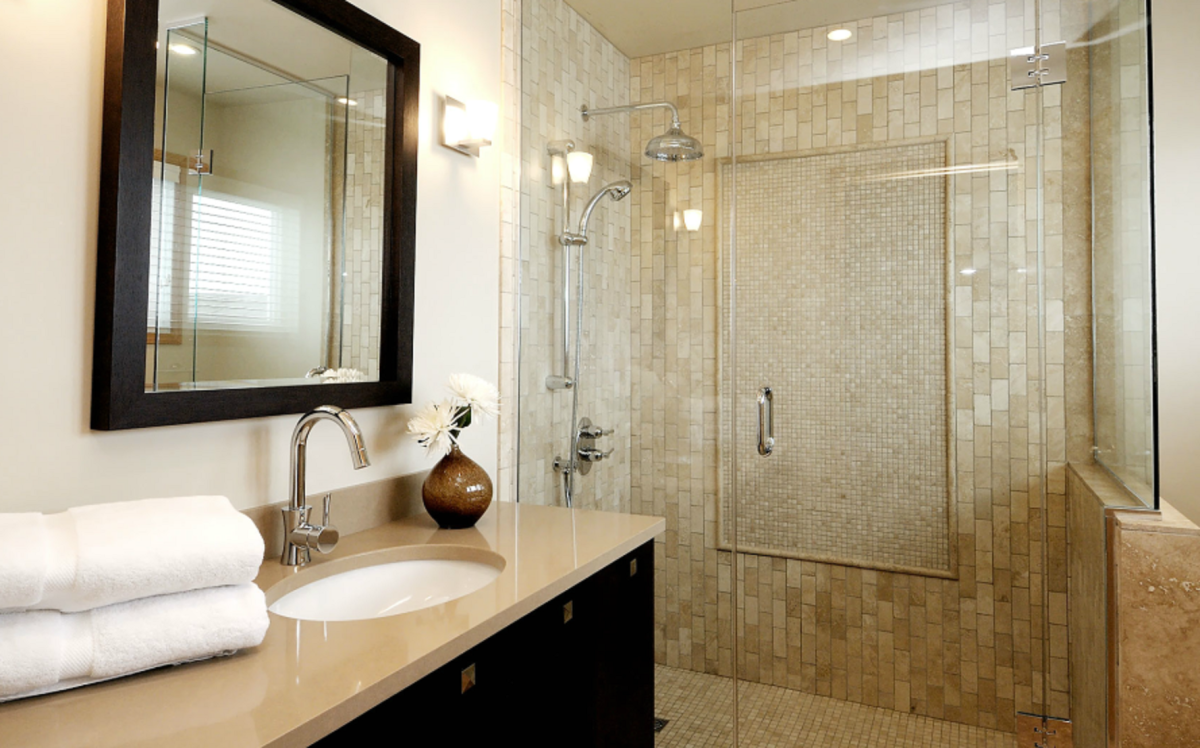 Вертикальная плитка в ванной комнате