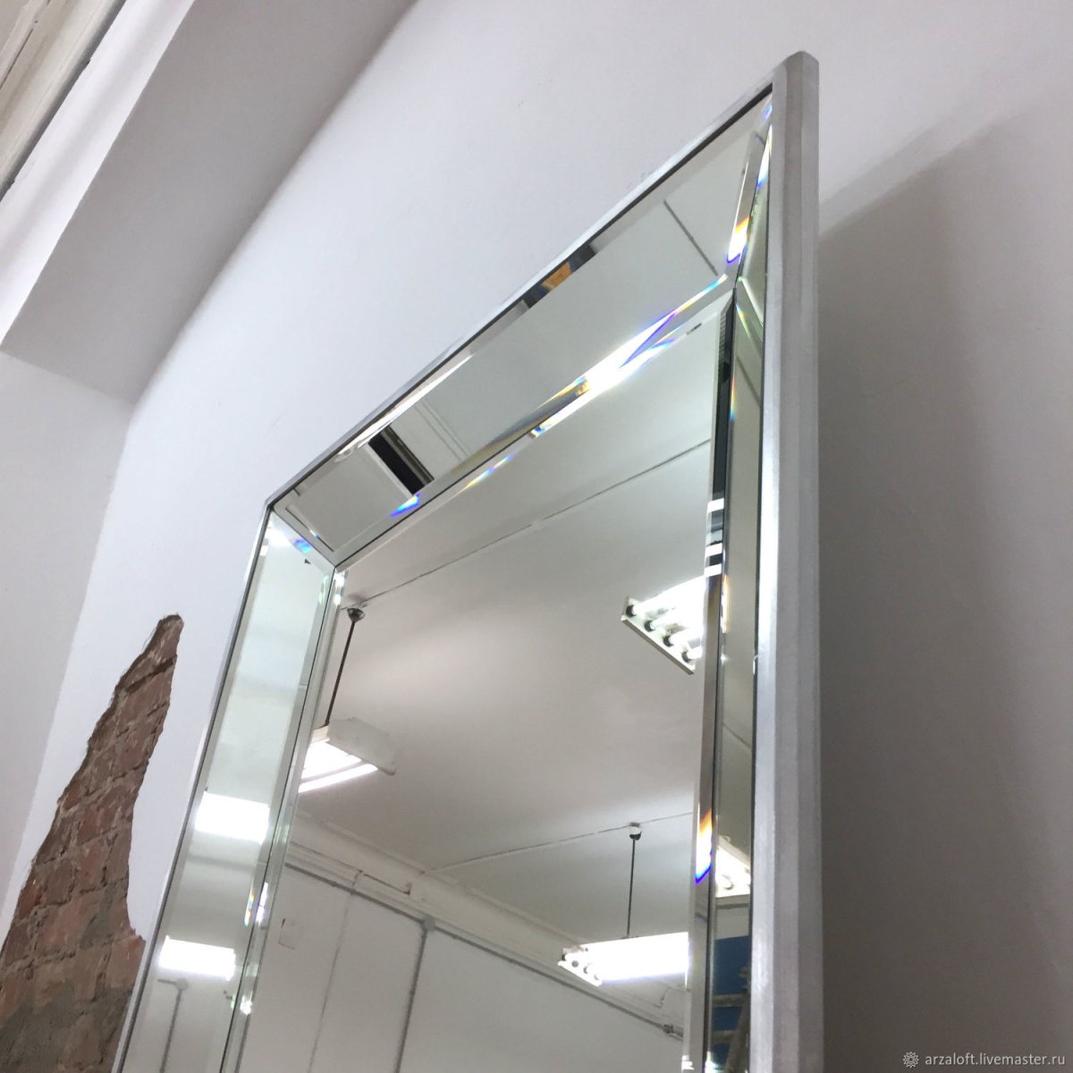 Зеркало в зеркальной раме