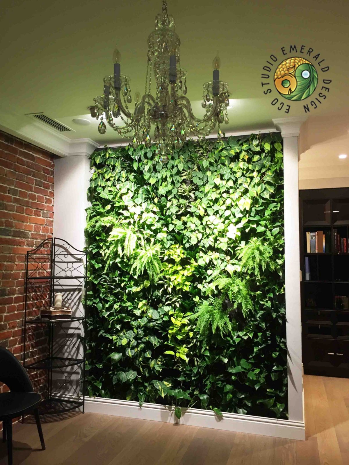 Вертикальное Озеленение в гостиной