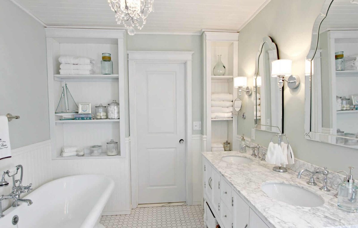 Дверь в ванную комнату