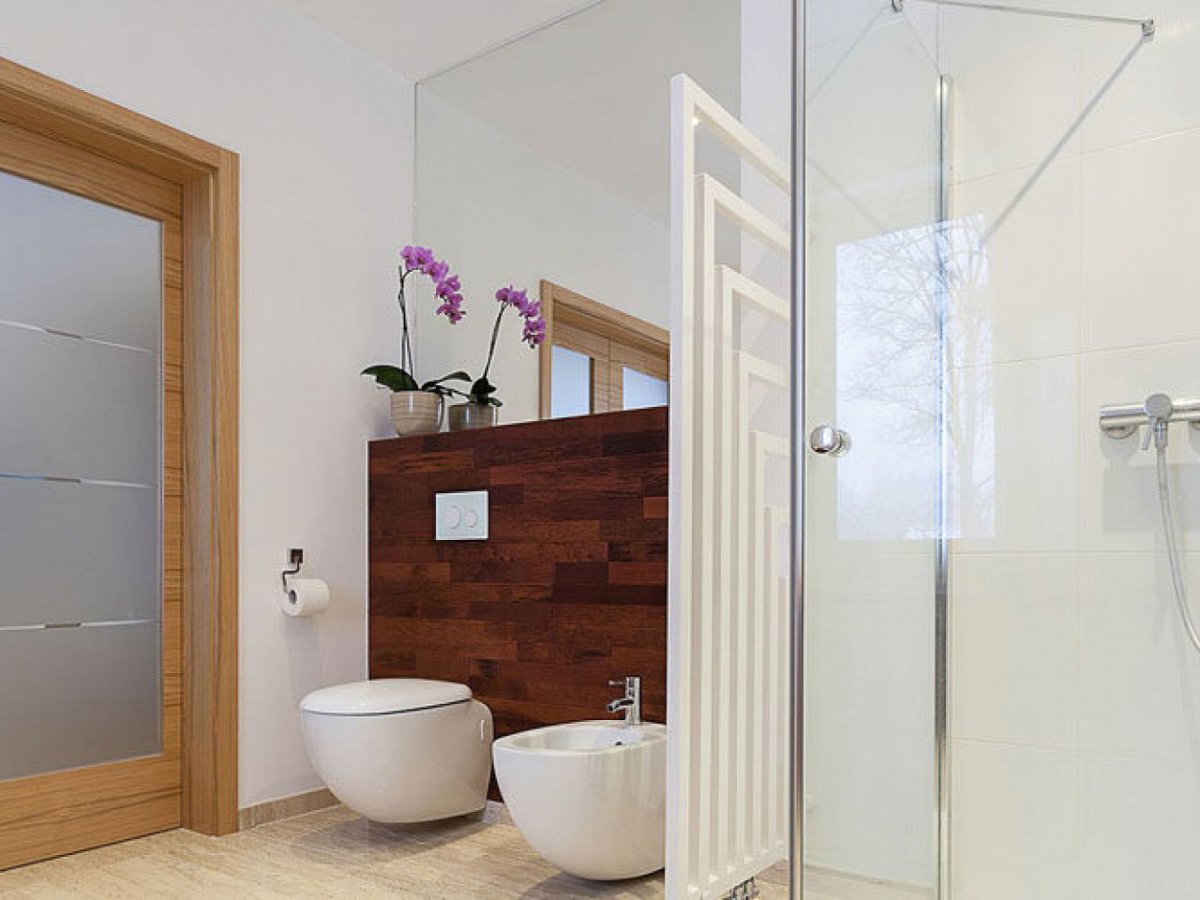 Дверь в ванную комнату