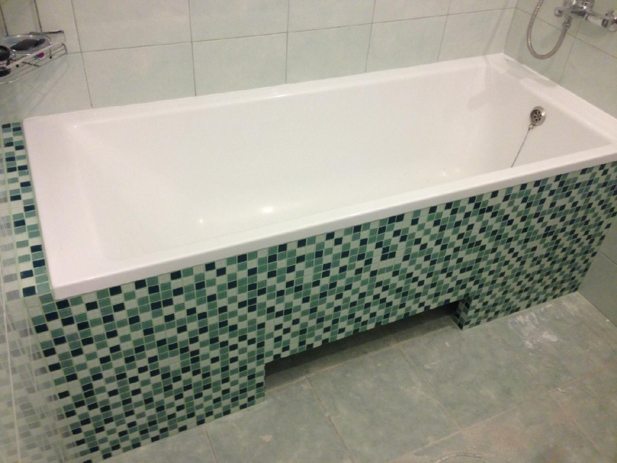 Экран под ванну из мозаики