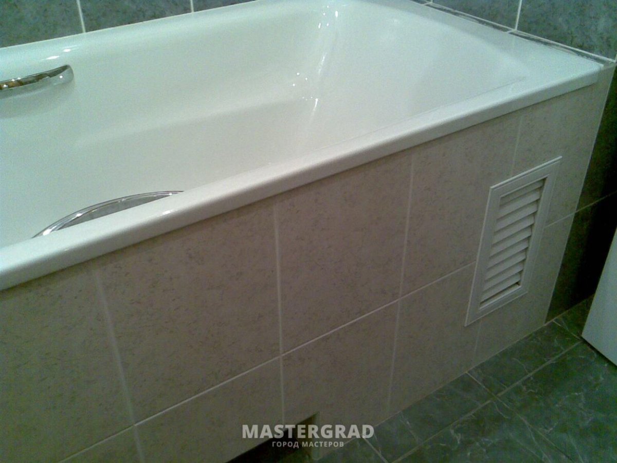 Ниша для ног под ванной