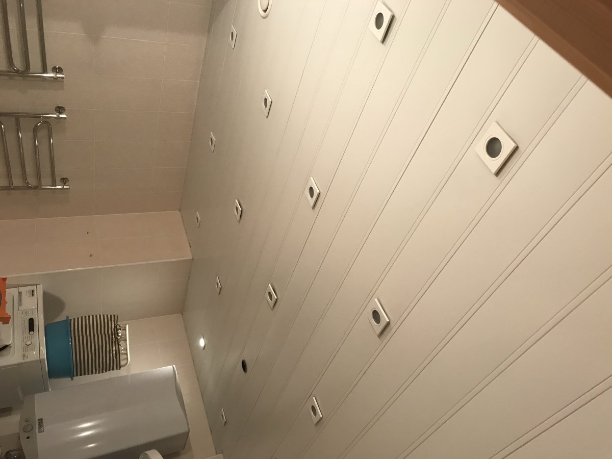 Деревянный реечный потолок