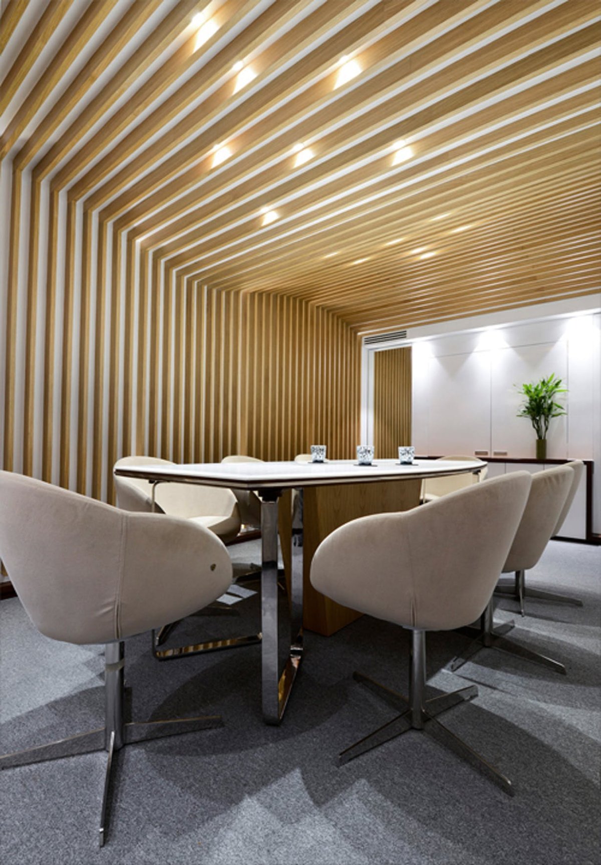 Потолок реечный деревянный лофт