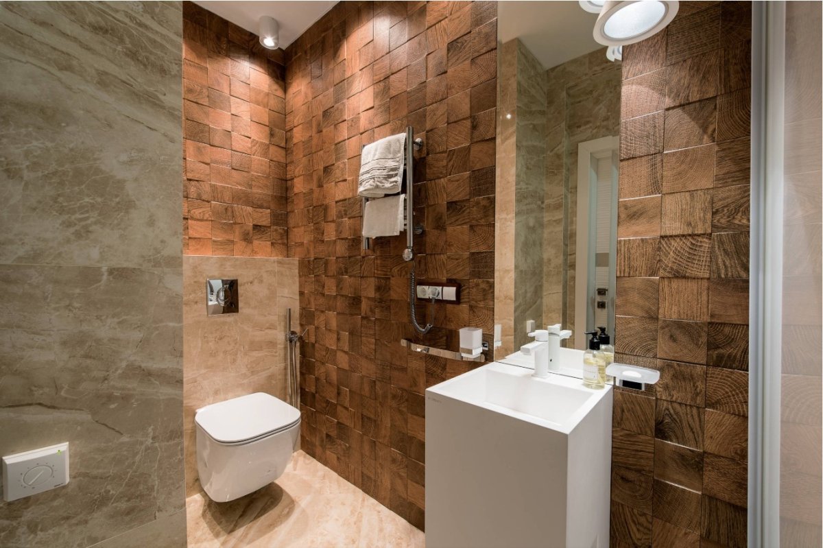 Санузел с деревянной плиткой