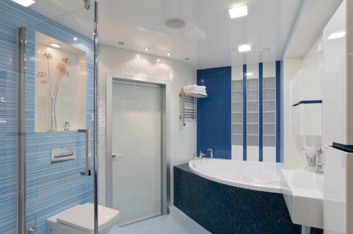 Ванная синяя плитка