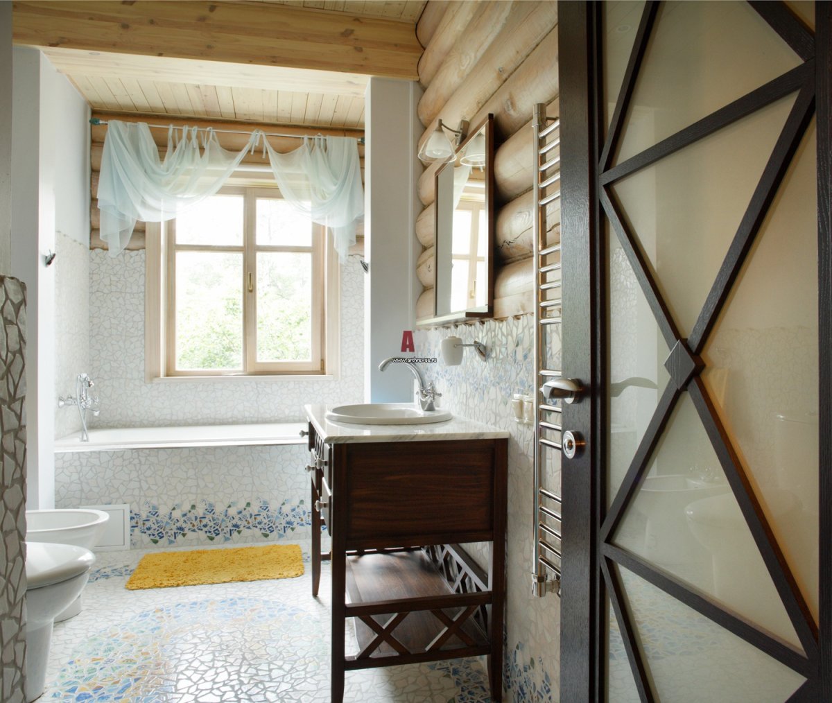 Санузел в доме из бревна в современном стиле