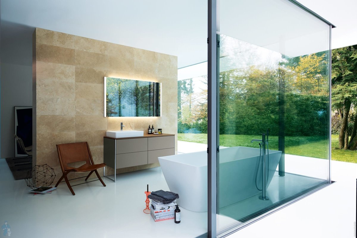 Ванная комната со стеклянной стеной