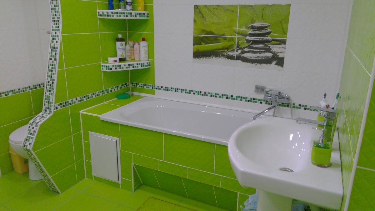 Разноцветная плитка в ванной