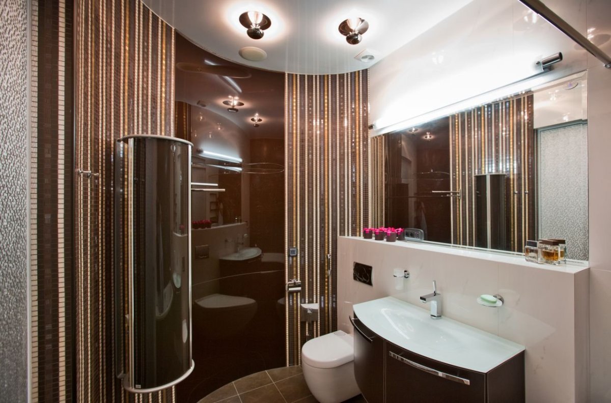 Шоколадный потолок в ванной комнате