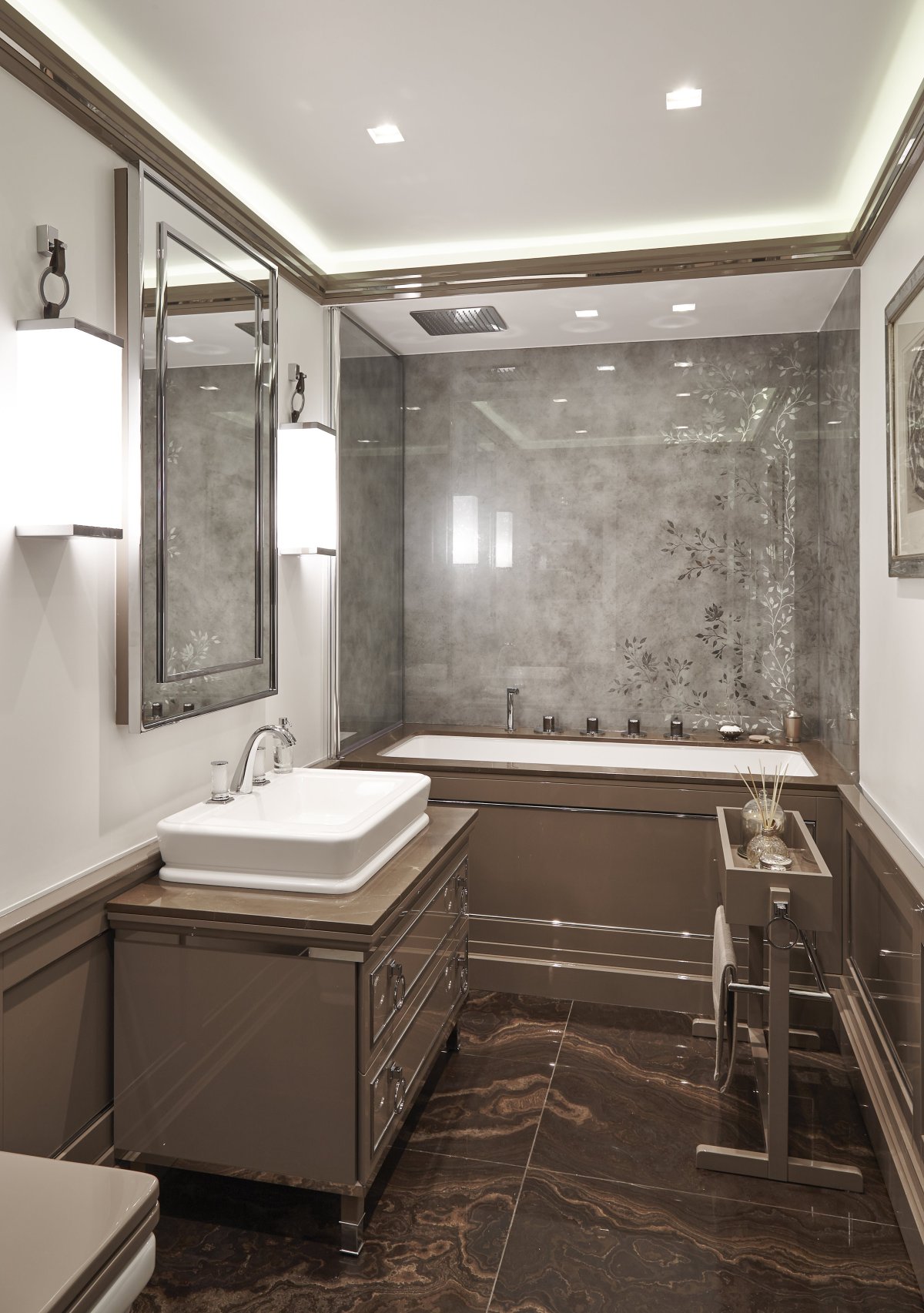 Дизайнерский потолок в ванной