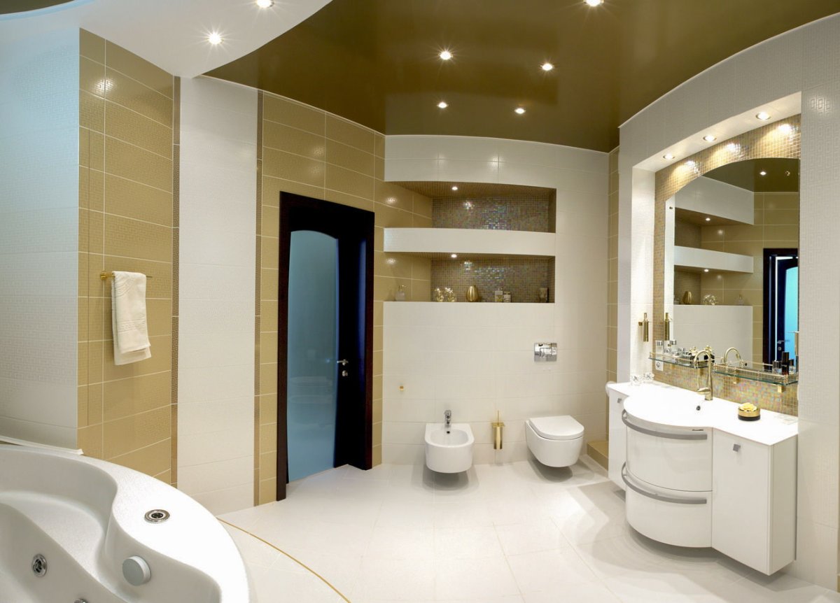 Натяжной потолок в ванной