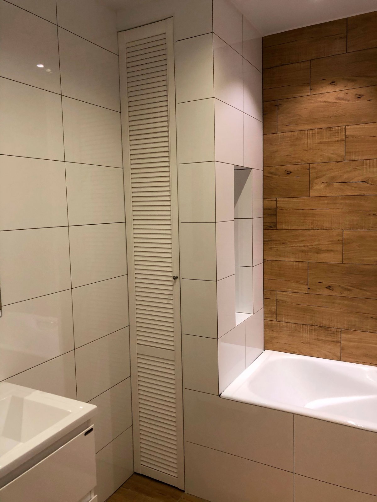 Жалюзийные дверцы в туалете