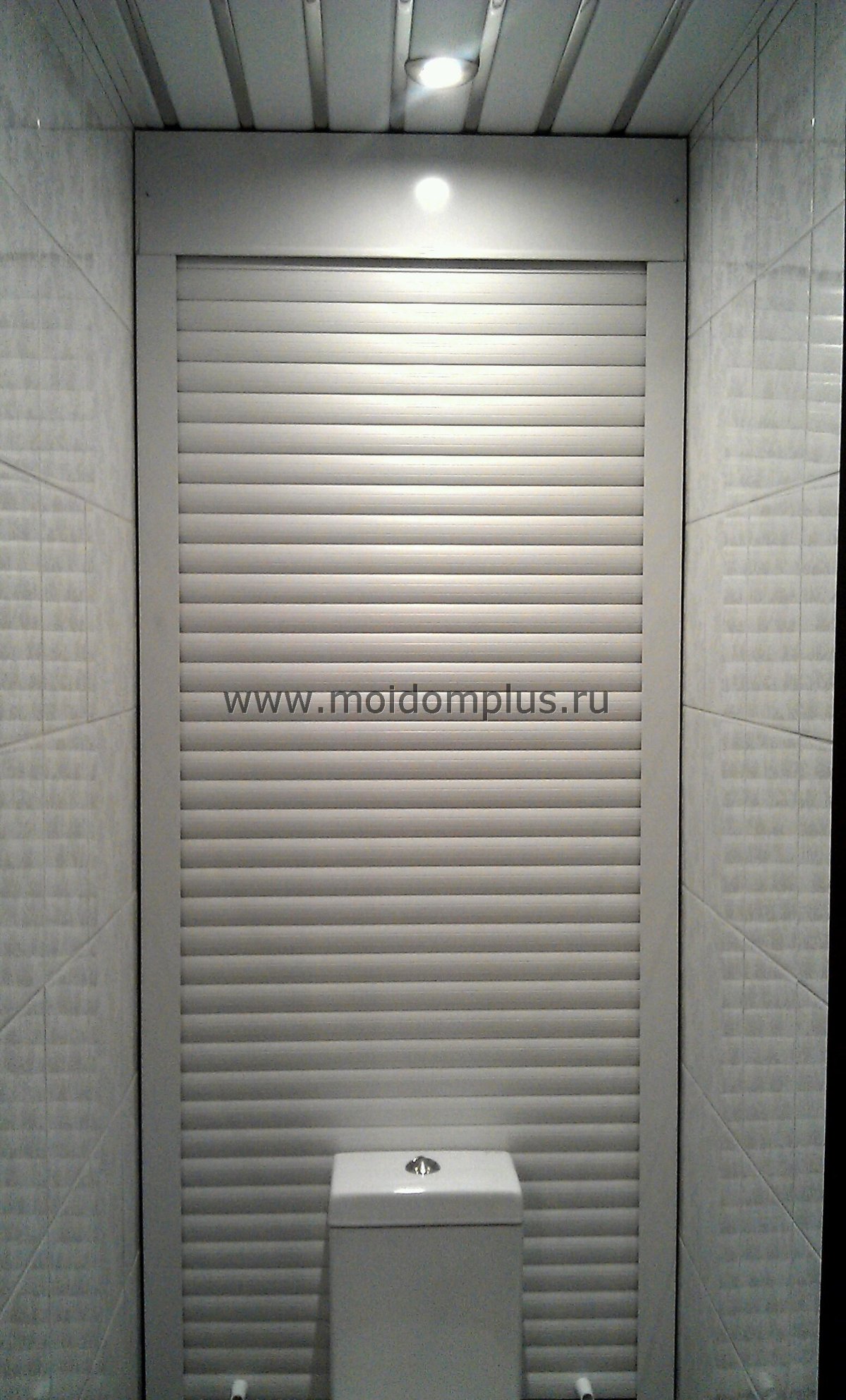 Жалюзийные дверцы в туалете