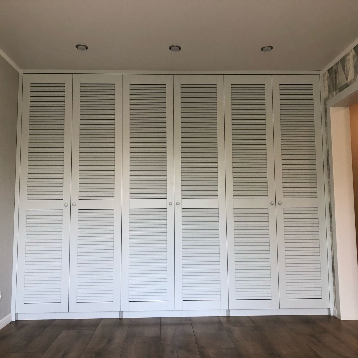 Экран для ванной деревянный