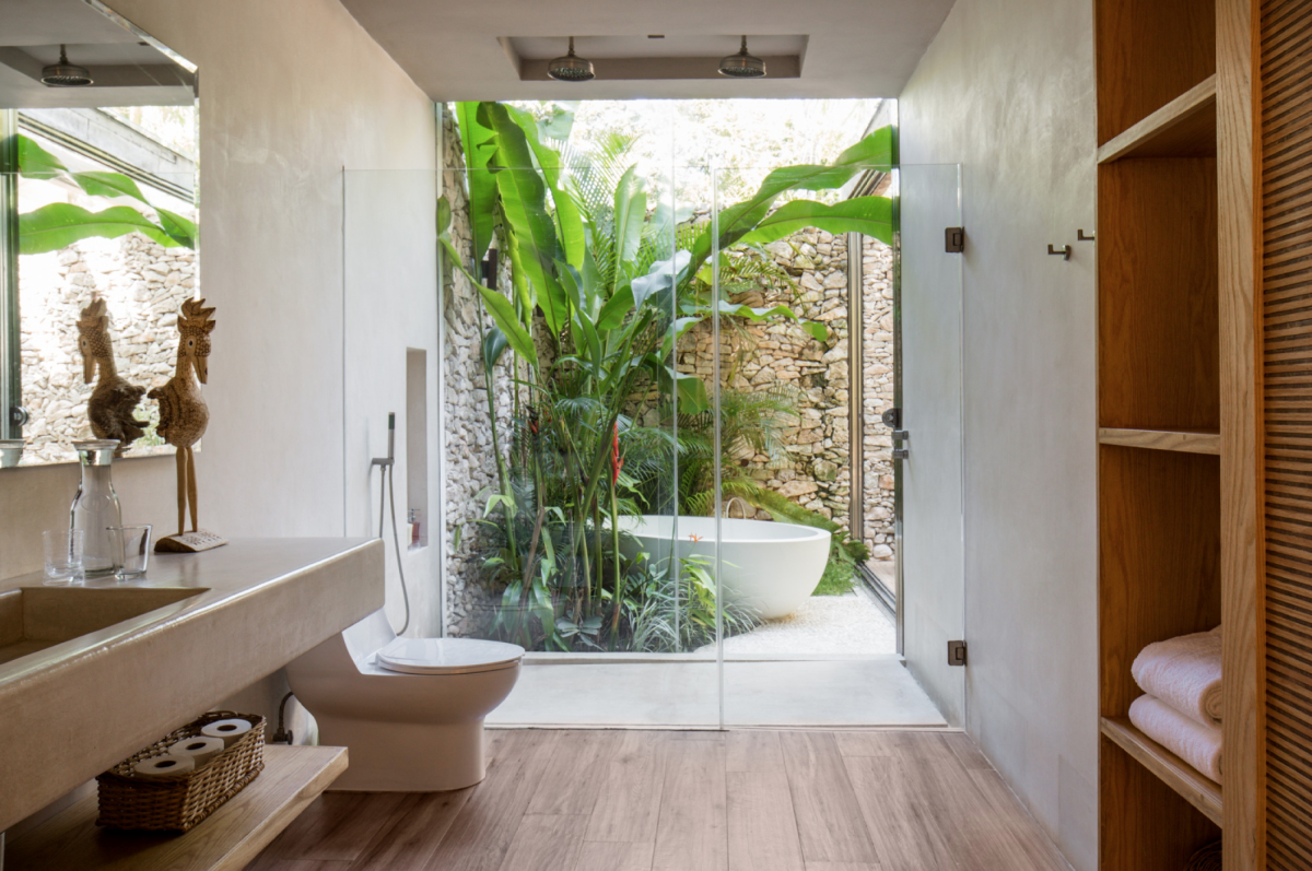 Необычные душевые комнаты с подсветкой