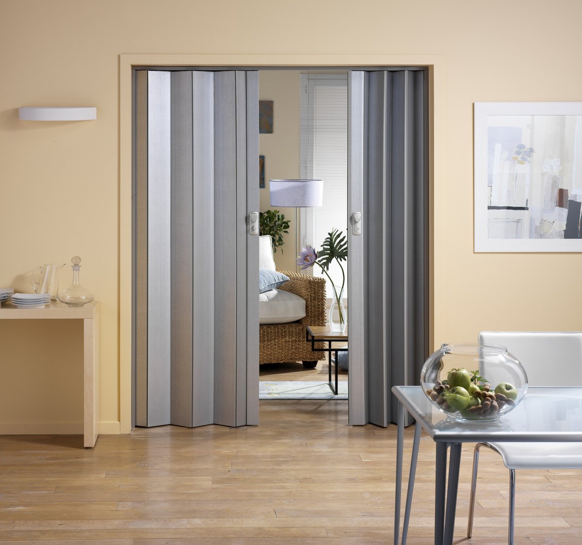 Складные зеркальные двери