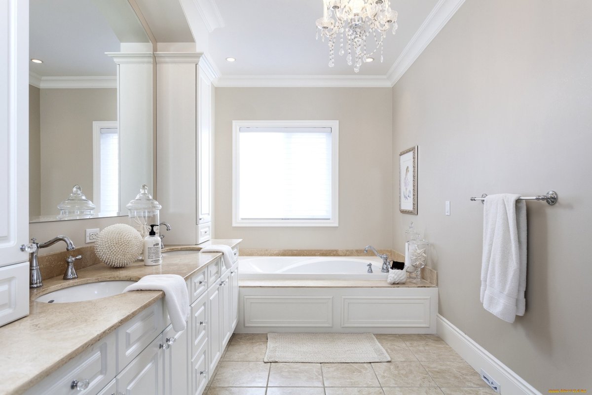 Горизонтальное окно в ванной