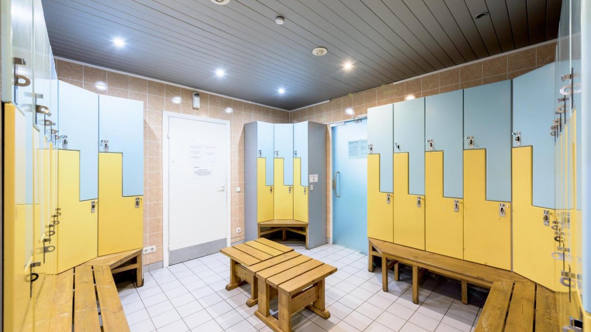 Душевые кабинки в школе