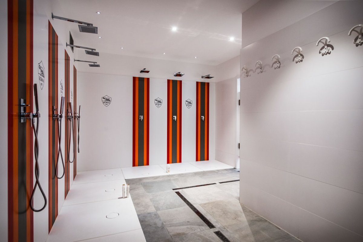 Душевые в фитнес залах