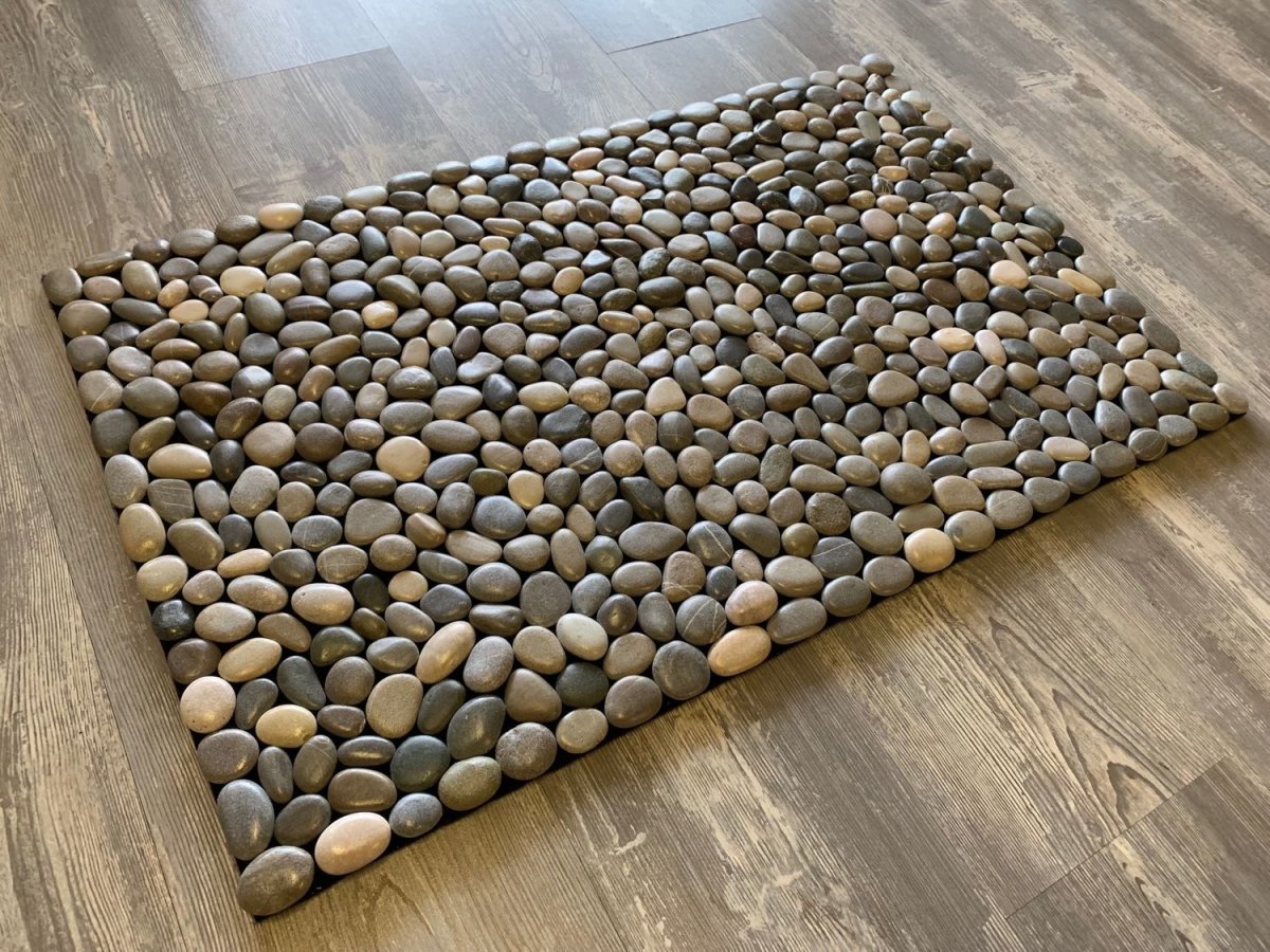 Пол из гальки в ванной