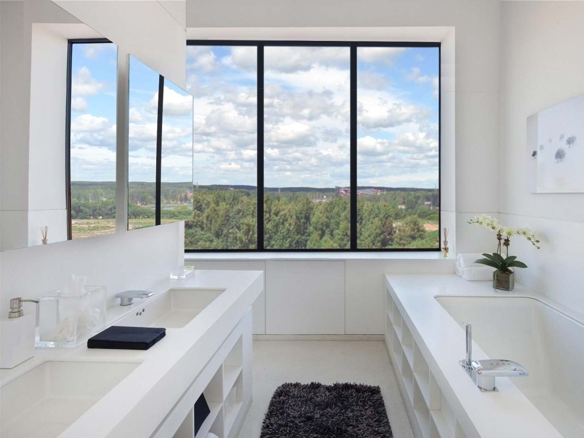 Окно в ванной комнате