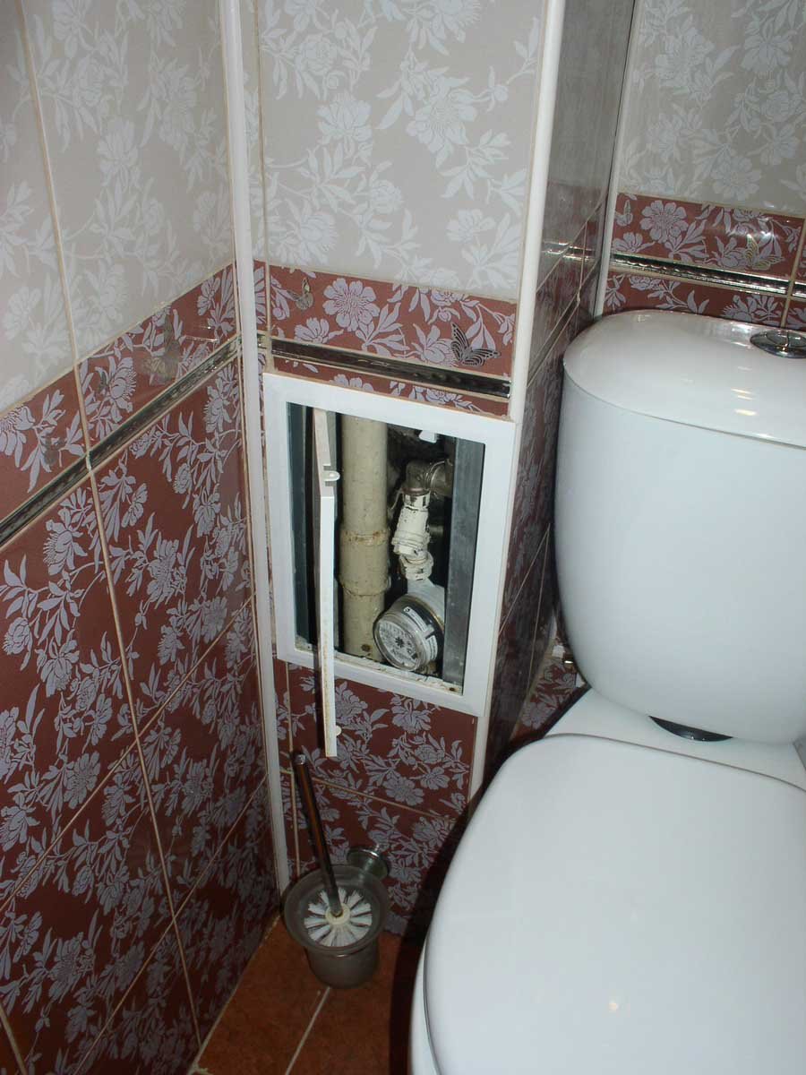 Зашивка труб в туалете пластиковыми панелями