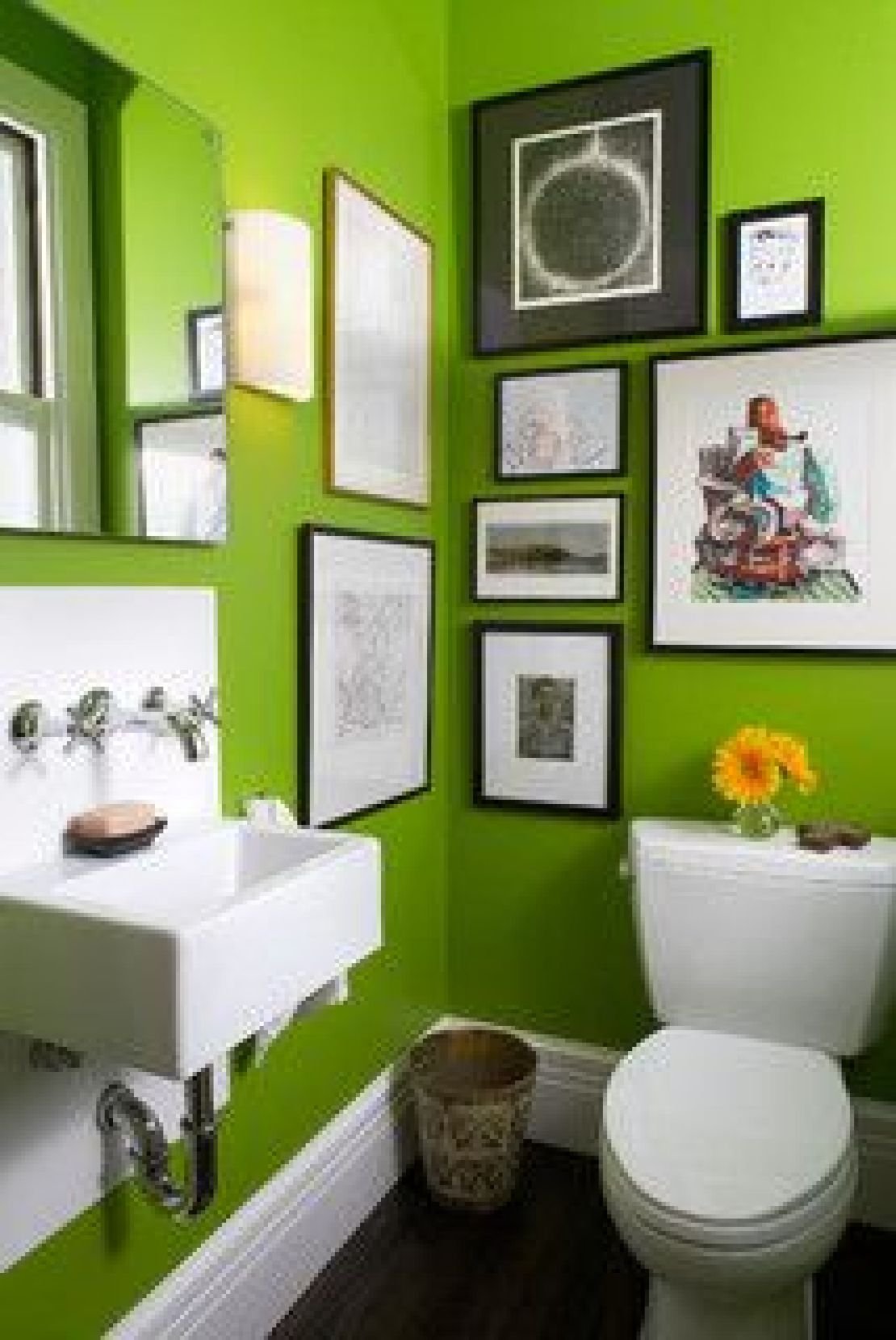 Туалет цвет зеленый. Интерьер туалета. Декор туалетной комнаты. Ванная в зеленом цвете. Туалетная комната в зеленом цвете.