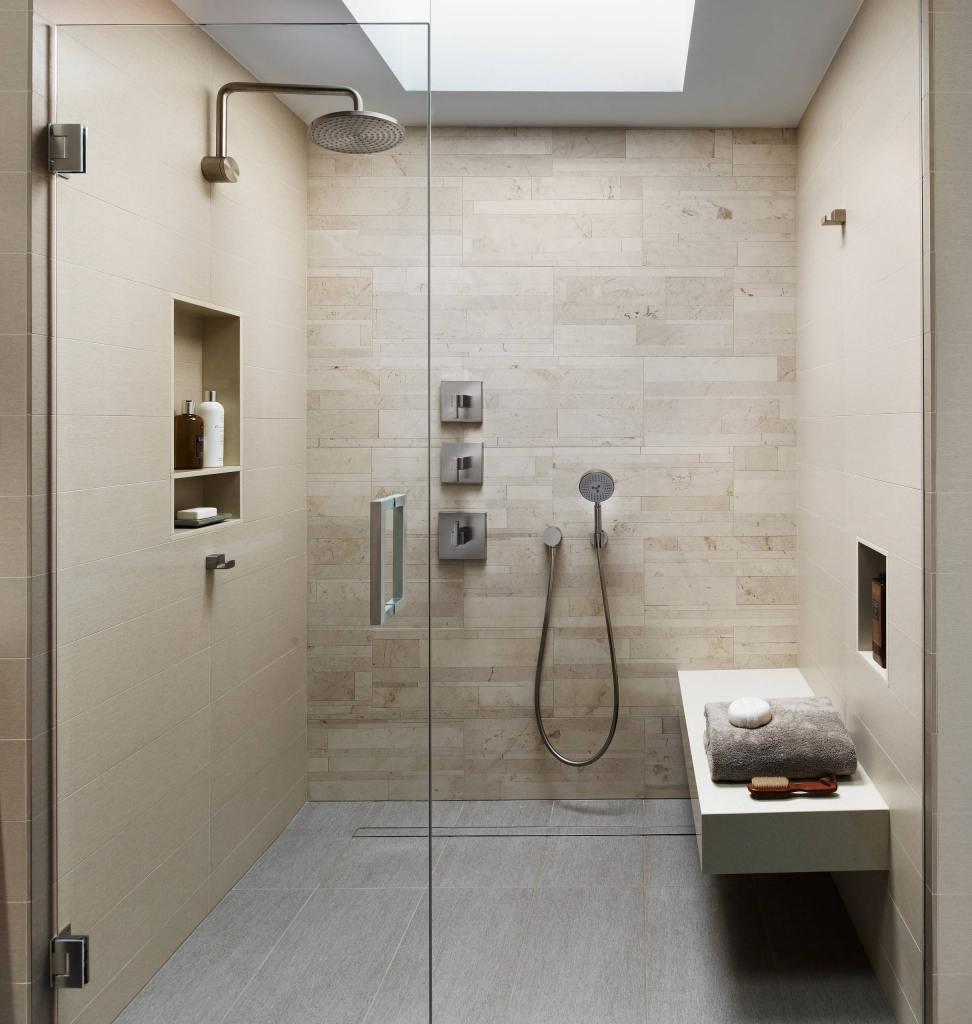 Теплые стены в душе. Ванная комната с душем. Современная ванная с душем. Стильные душевые комнаты. Стильная душевая комната.