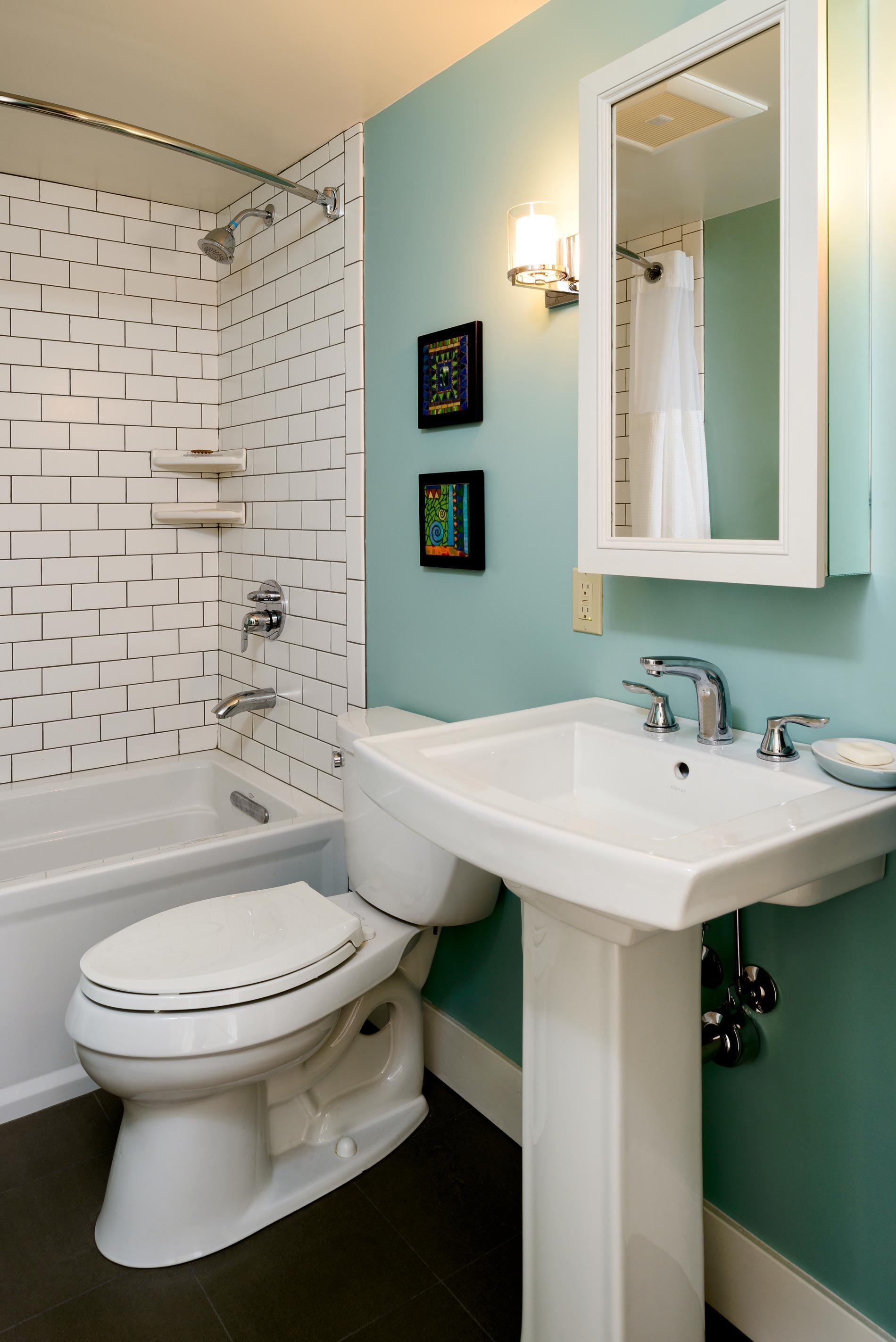 Покраска стен в ванной комнате: дизайн, фото, идеи