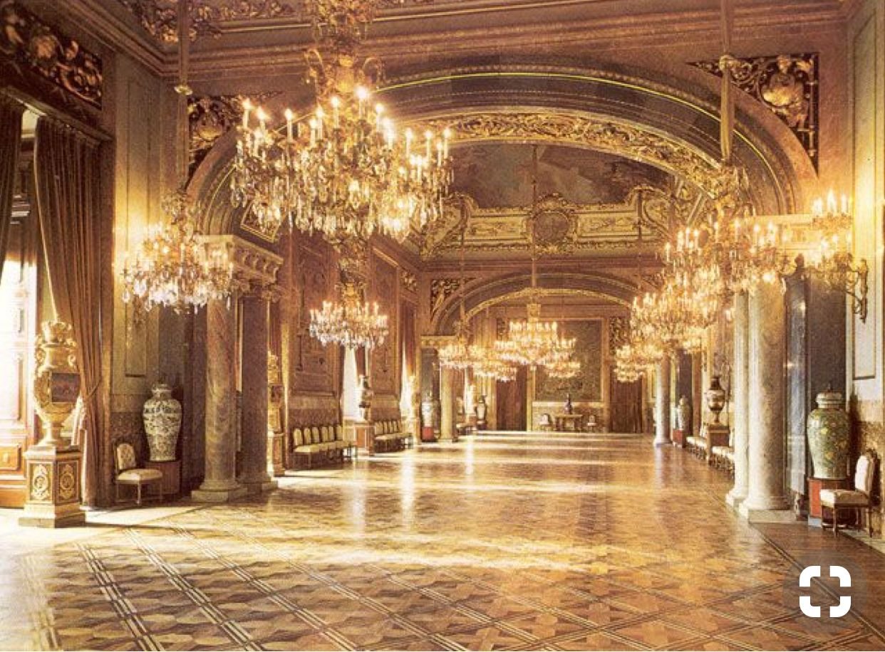 Картинка залы. Мадрид Королевский дворец бальный зал. Дворцовые интерьеры бальный зал. Танцевальный зал в замке. Фон Королевский зал для портрета.
