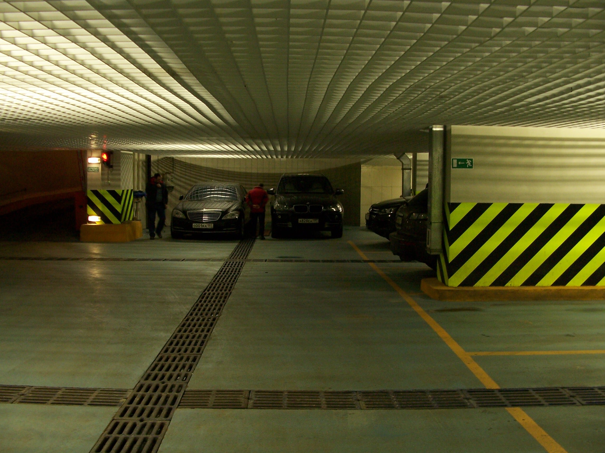 Машиноместа в городах. Паркинг. Подземный паркинг. Подземная стоянка. Подземная стоянка для автомобилей.