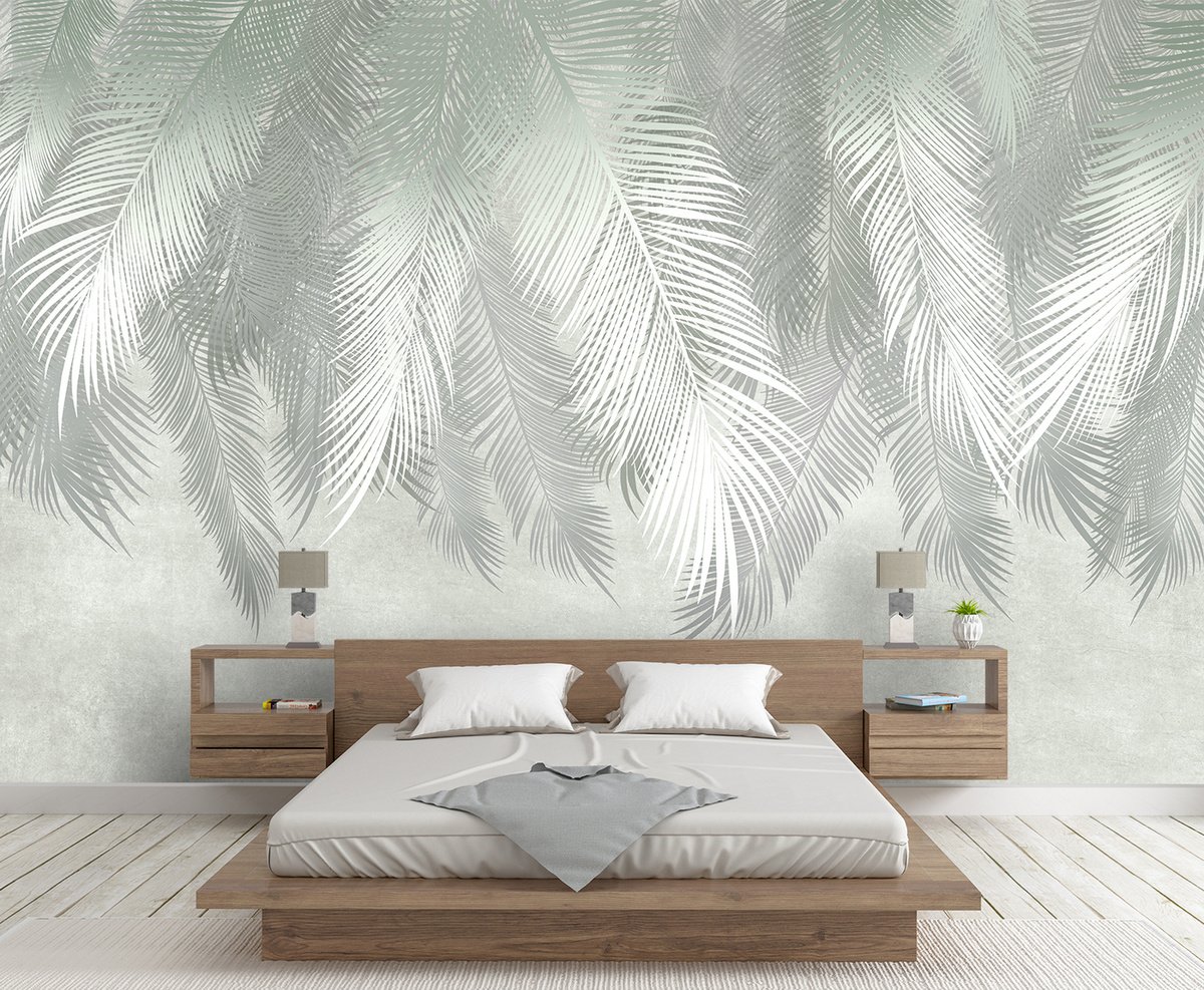 обои с листьями пальмы в интерьере спальни