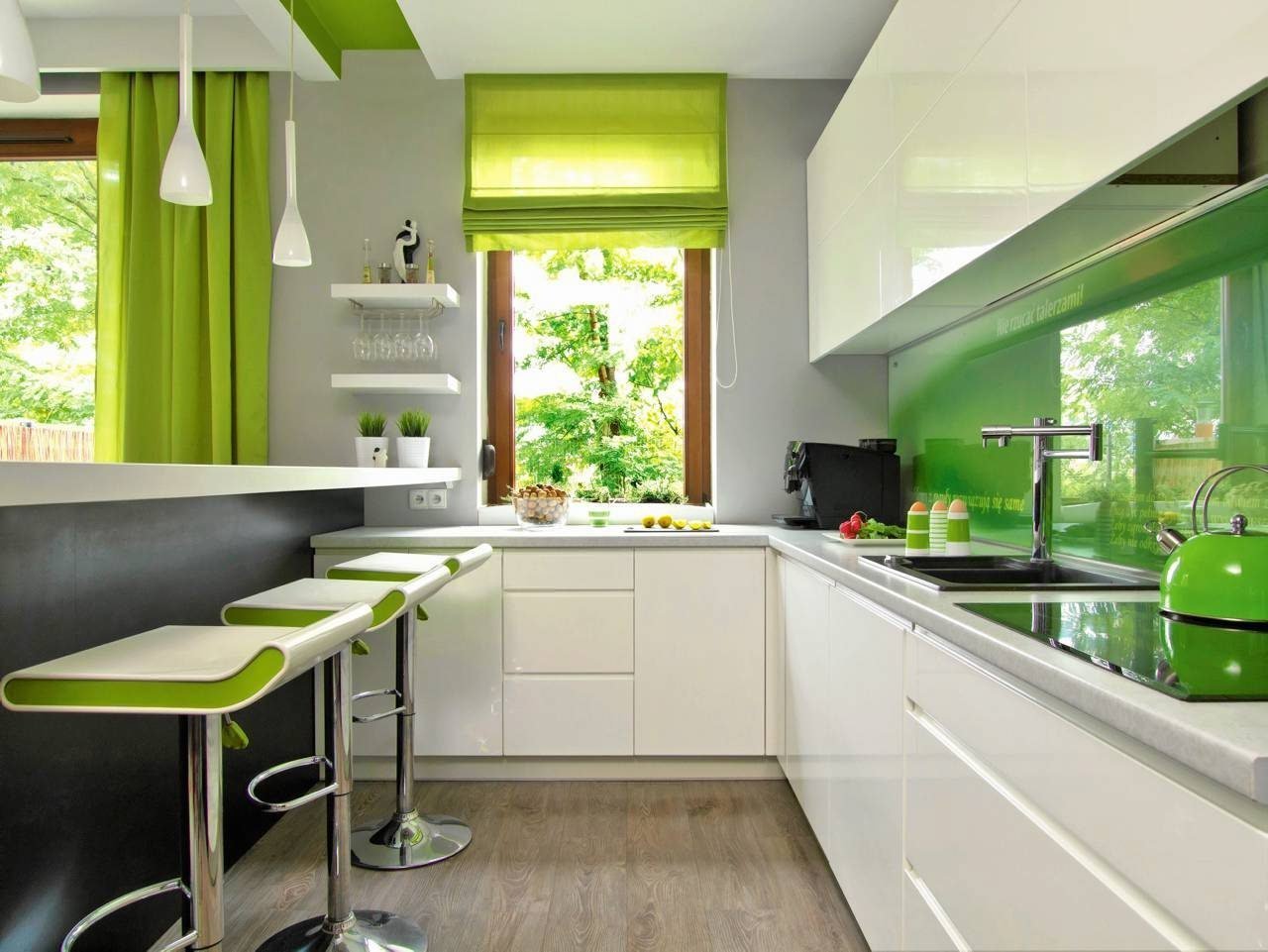 Зеленые обои на кухне. Зеленая кухня. Кухни салатовые. Кухня зеленого цвета. Кухня с зелеными акцентами.
