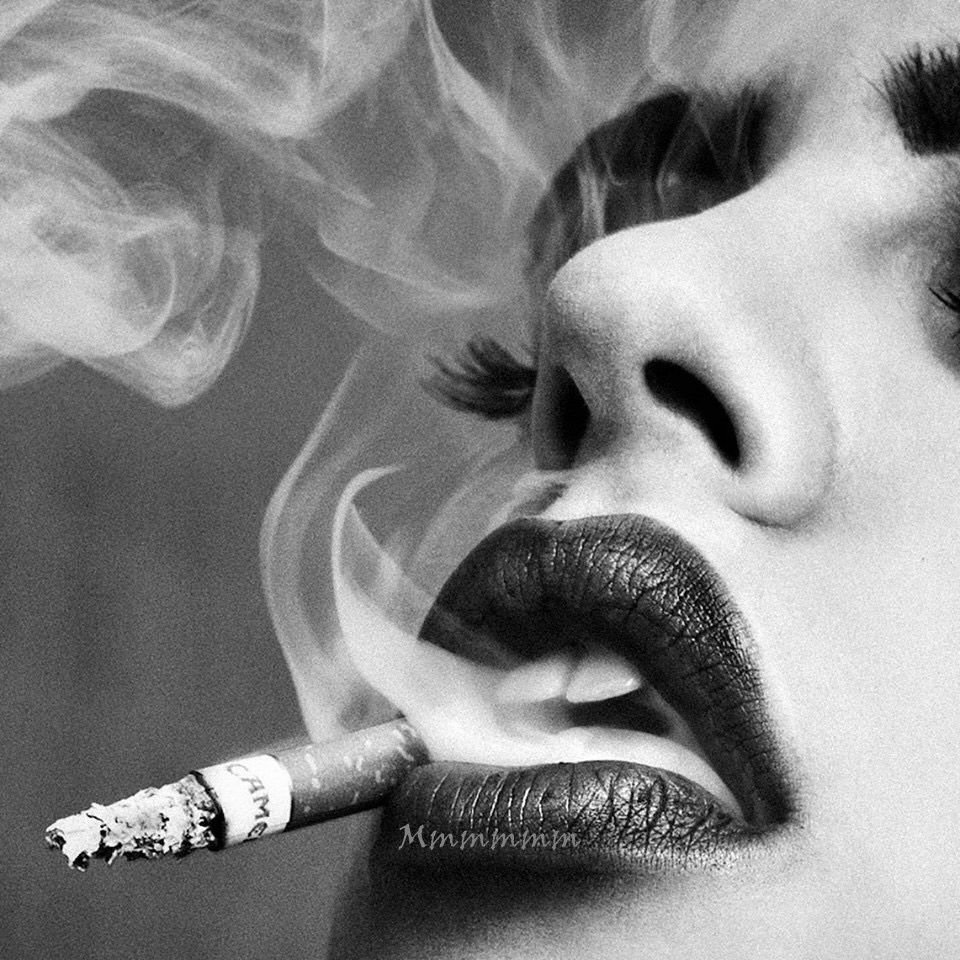 Carla Maria с сигаретой » Красивые эротические фото, голые девушки | kladoFFka | кладоФФка