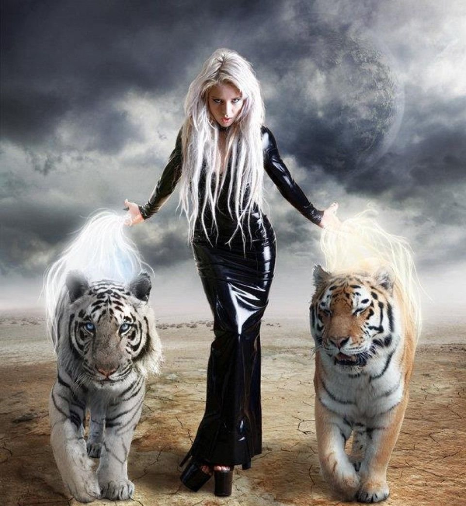 Девушка и белый тигр
