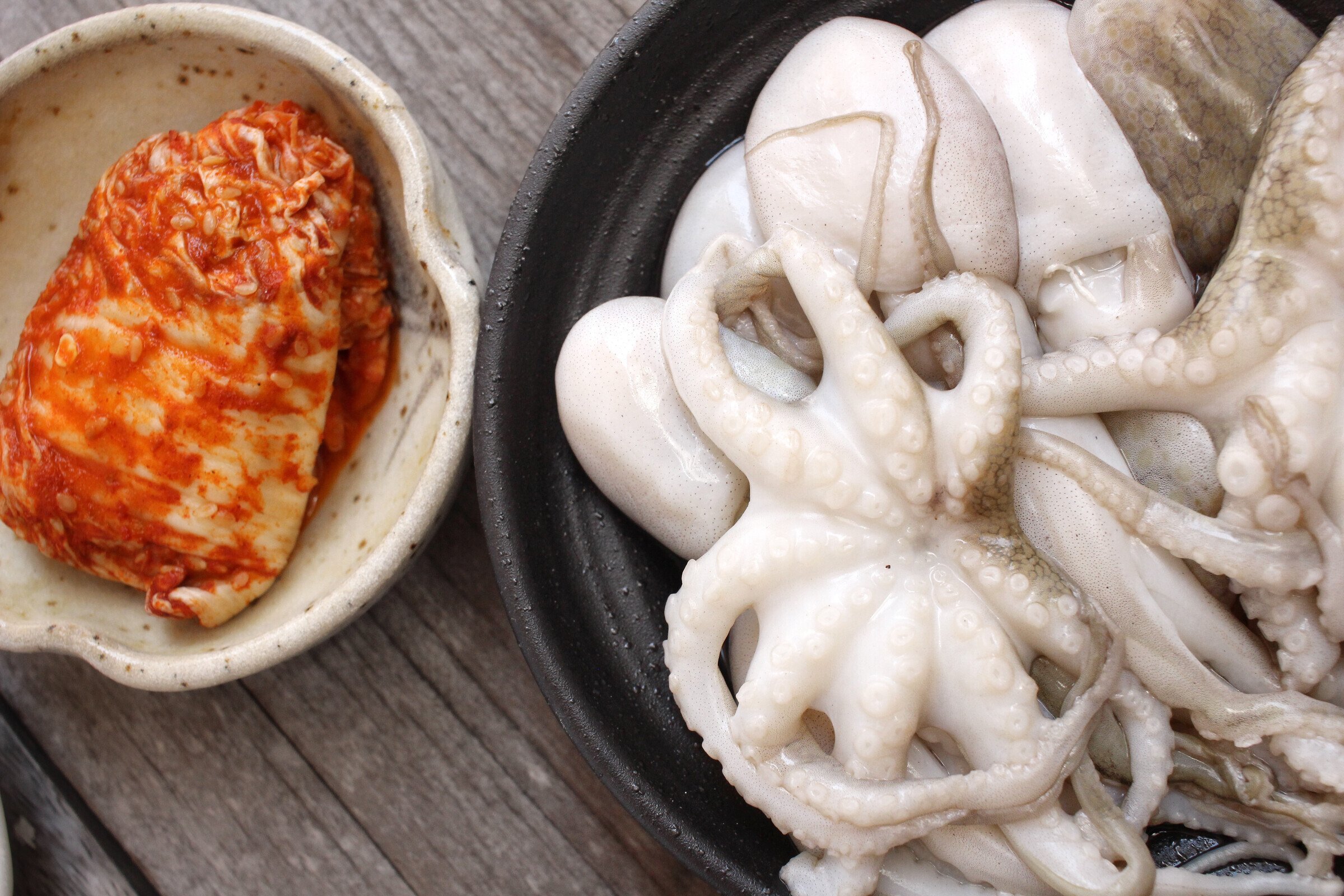 Ужасное блюдо. Саннакчи живой осьминог Корея. Самые отвратительные блюда. Осьминог блюдо.