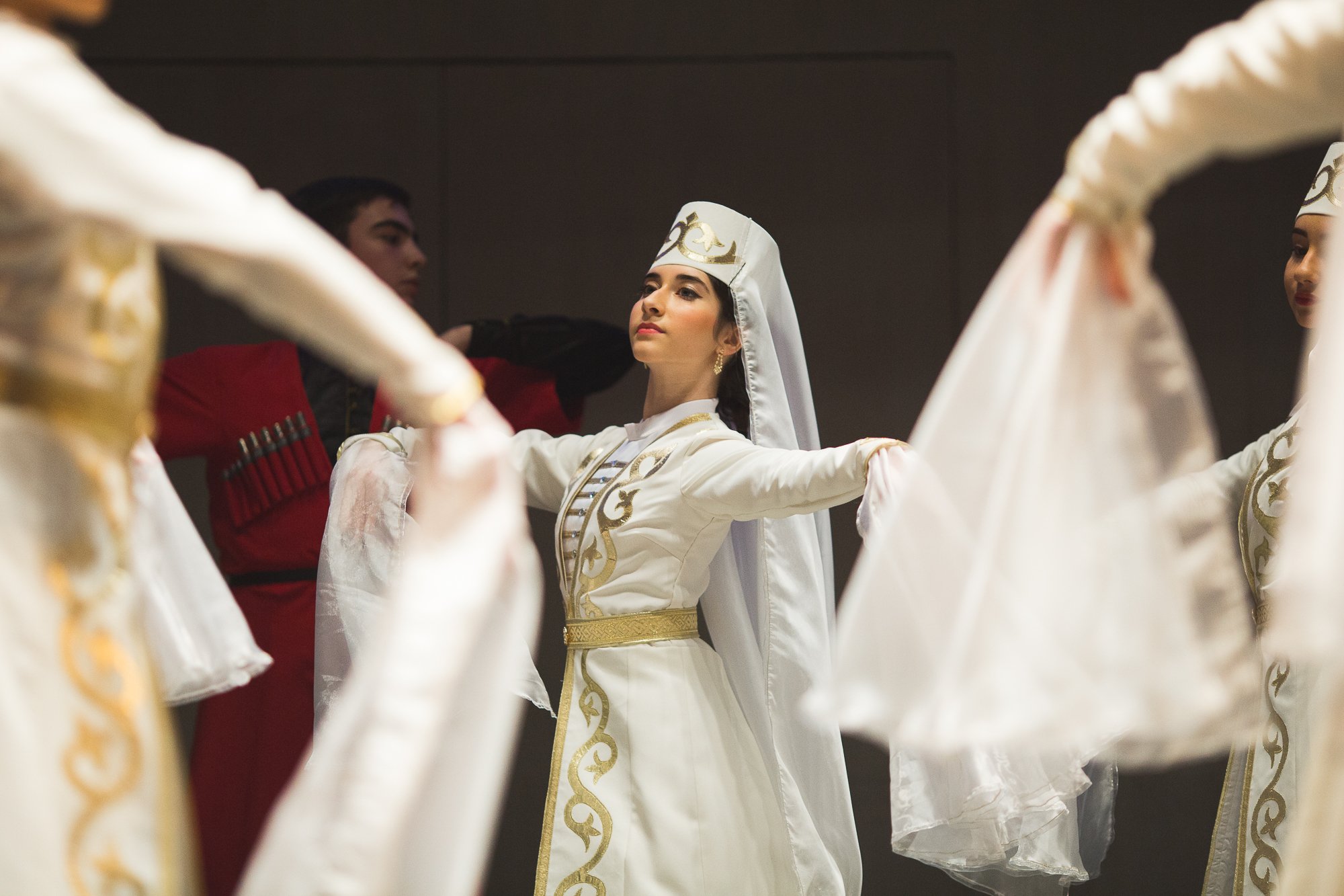 Сюрприз осетинский. Симд осетинский. Нагуай симд. Северной Осетии танец симд. Национальный танец симд.