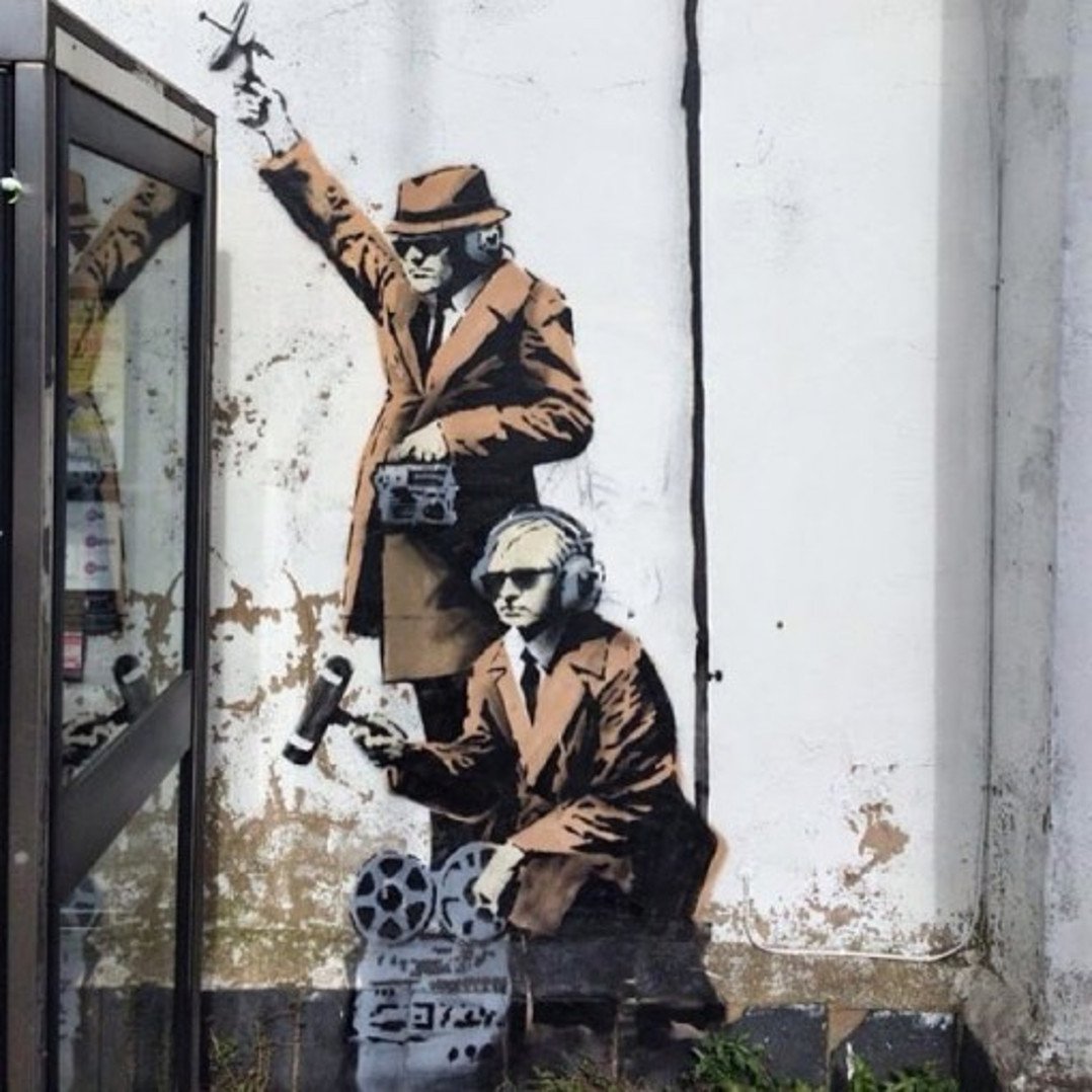 Бэнкси художник. Banksy стрит художник. Граффити Бэнкси. Известный граффитист Бэнкси. Бэнкси художник Бэнкси.